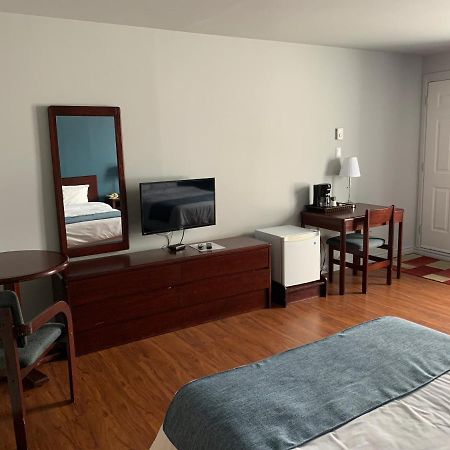 Motel Le Rond Point Metabetchouan Buitenkant foto
