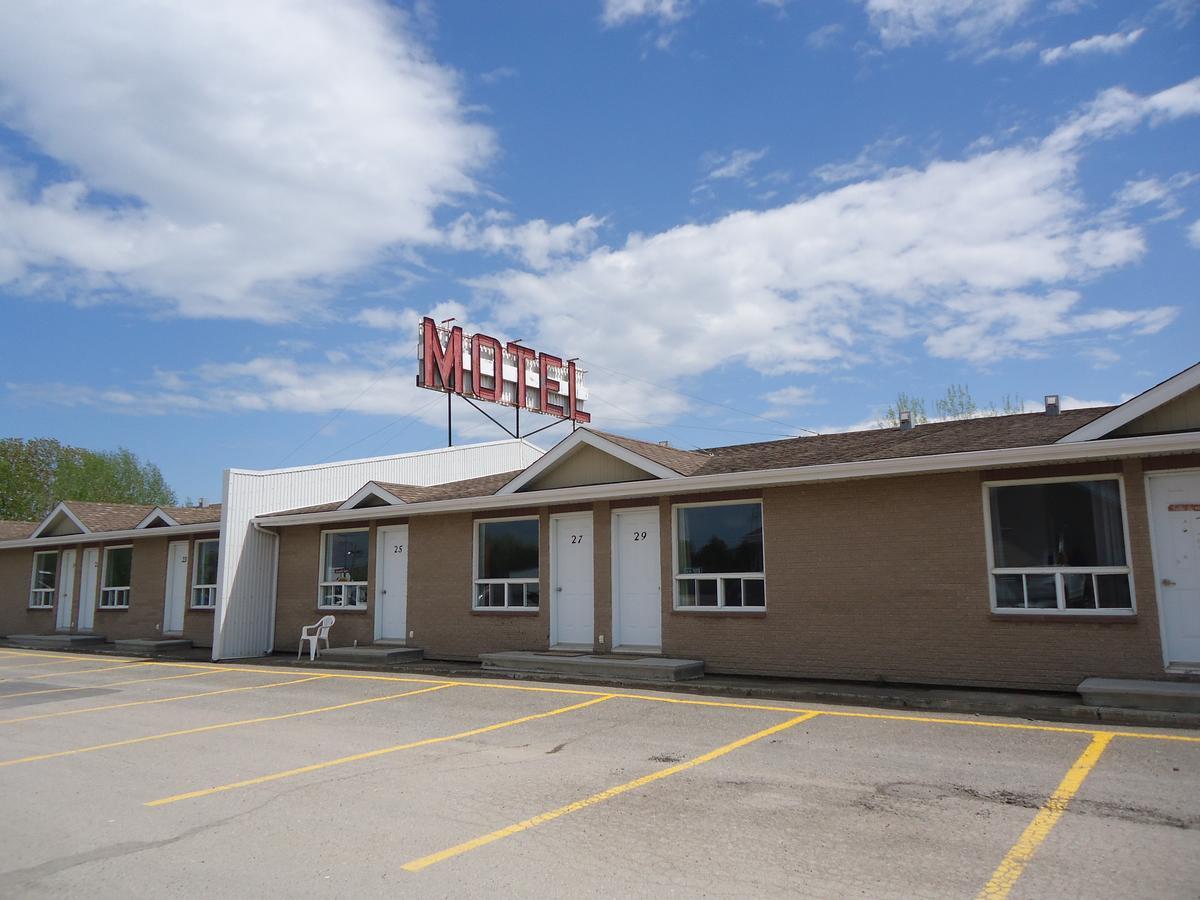 Motel Le Rond Point Metabetchouan Buitenkant foto