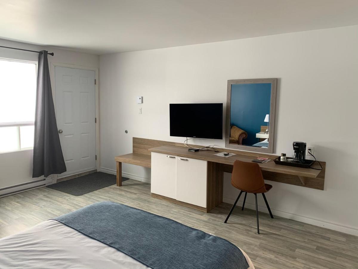 Motel Le Rond Point Metabetchouan Buitenkant foto
